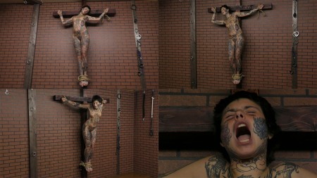 Crucifixion 23 Full HD - Film 23

The girl on the cross. She's suffering.
The crucifixion is indeed a terrible penalty....
You'll see.